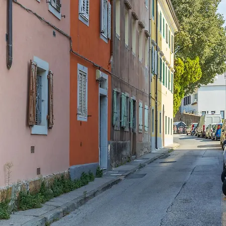 Apartamento Moderno, Con Spazio Esterno Privato