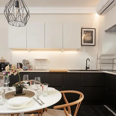 Apartamento Moderno, Con Spazio Esterno Privato *