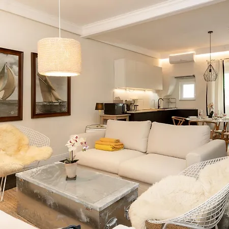 Moderno, Con Spazio Esterno Privato * Trieste